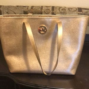 Temp reduction Michael Kors purse